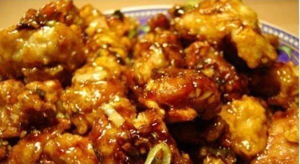 四道美食的推荐：蒜香里脊，酱香鱿鱼须，牛肉滑蛋蛤肉煲，水煮杏鲍菇
