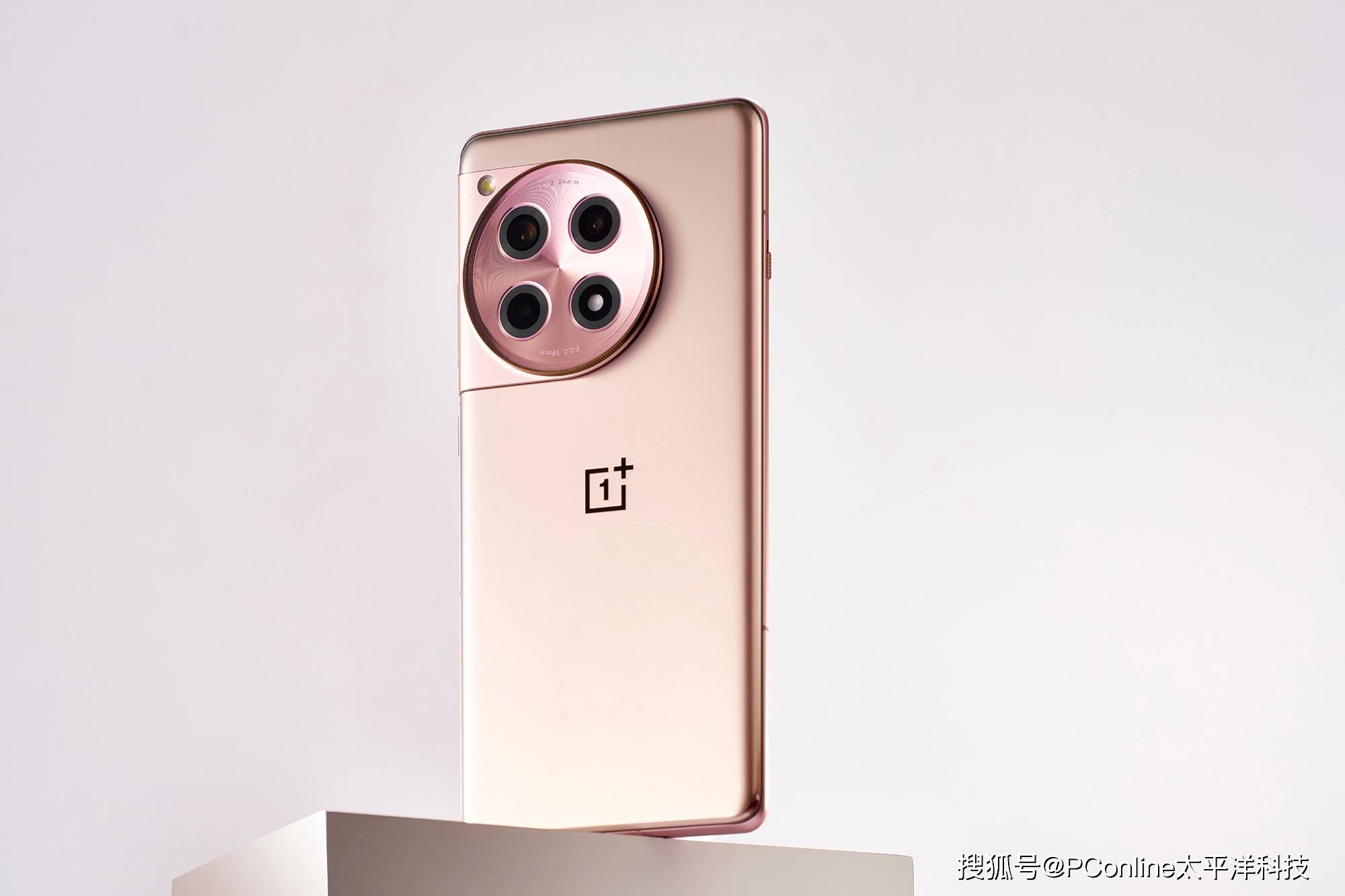 一加 Ace 3鸣沙金图赏：一抹金光卧鸣沙