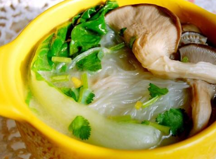 冬日必备的暖身汤，能够抵抗冷空气，让身体热起来
