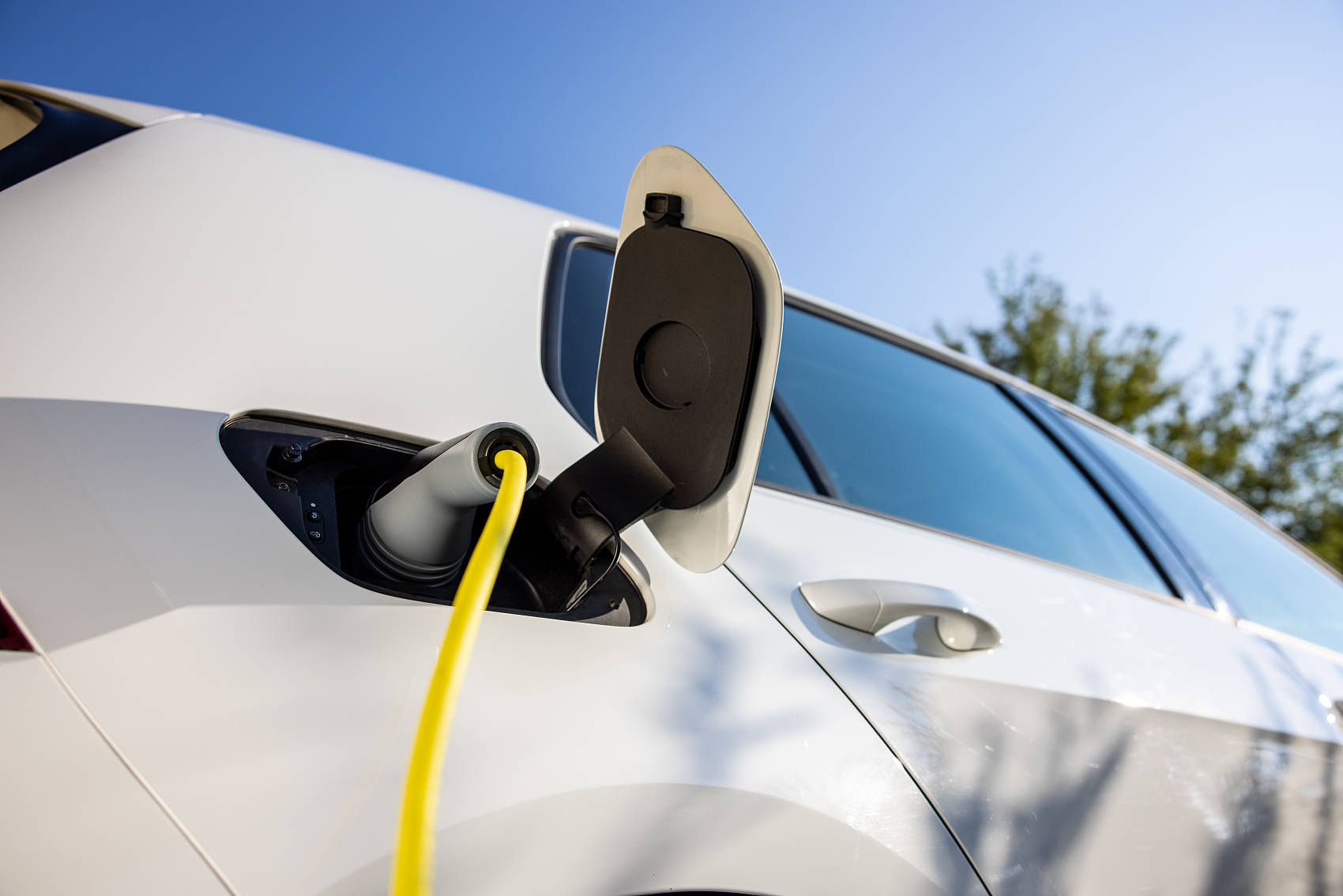 美国地区电动汽车排放量大幅低于油车 环保优势显著