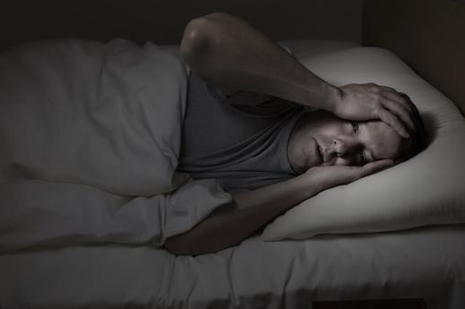 这些是你失眠的根本原因，这三个方法不吃药摆脱失眠