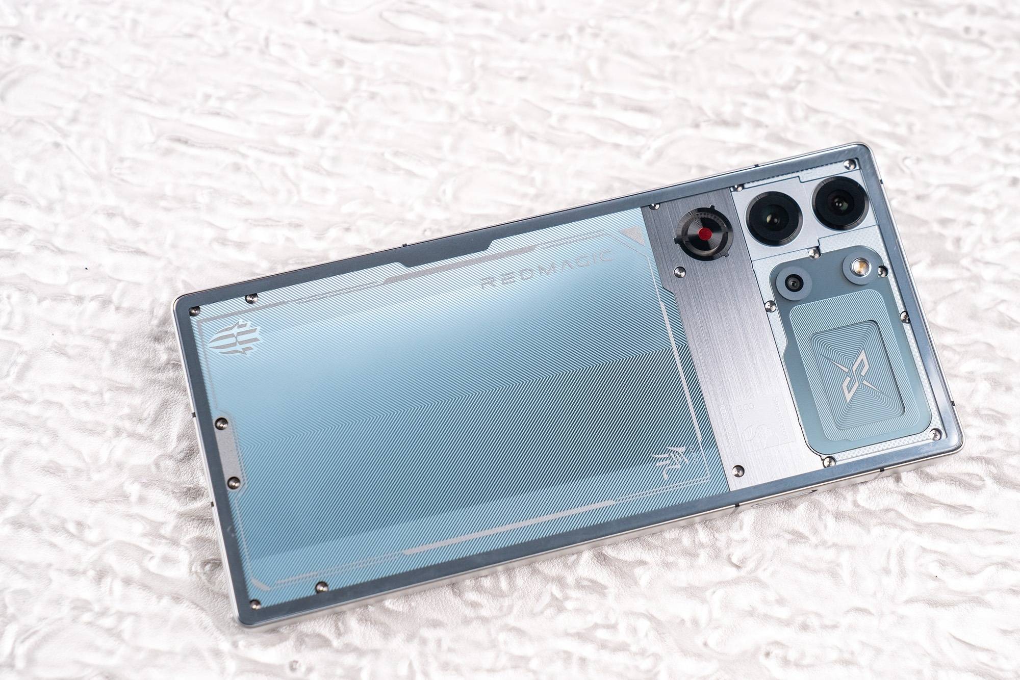 红魔10S Pro+上手评测：将骁龙8至尊版的性能拉满！