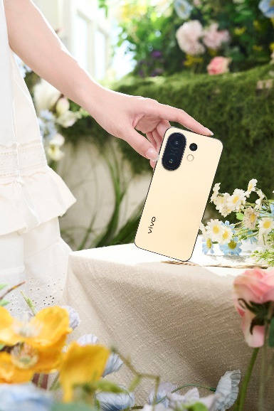 多彩直屏vivo S30 Pro mini，一键拍出生活万般色彩！