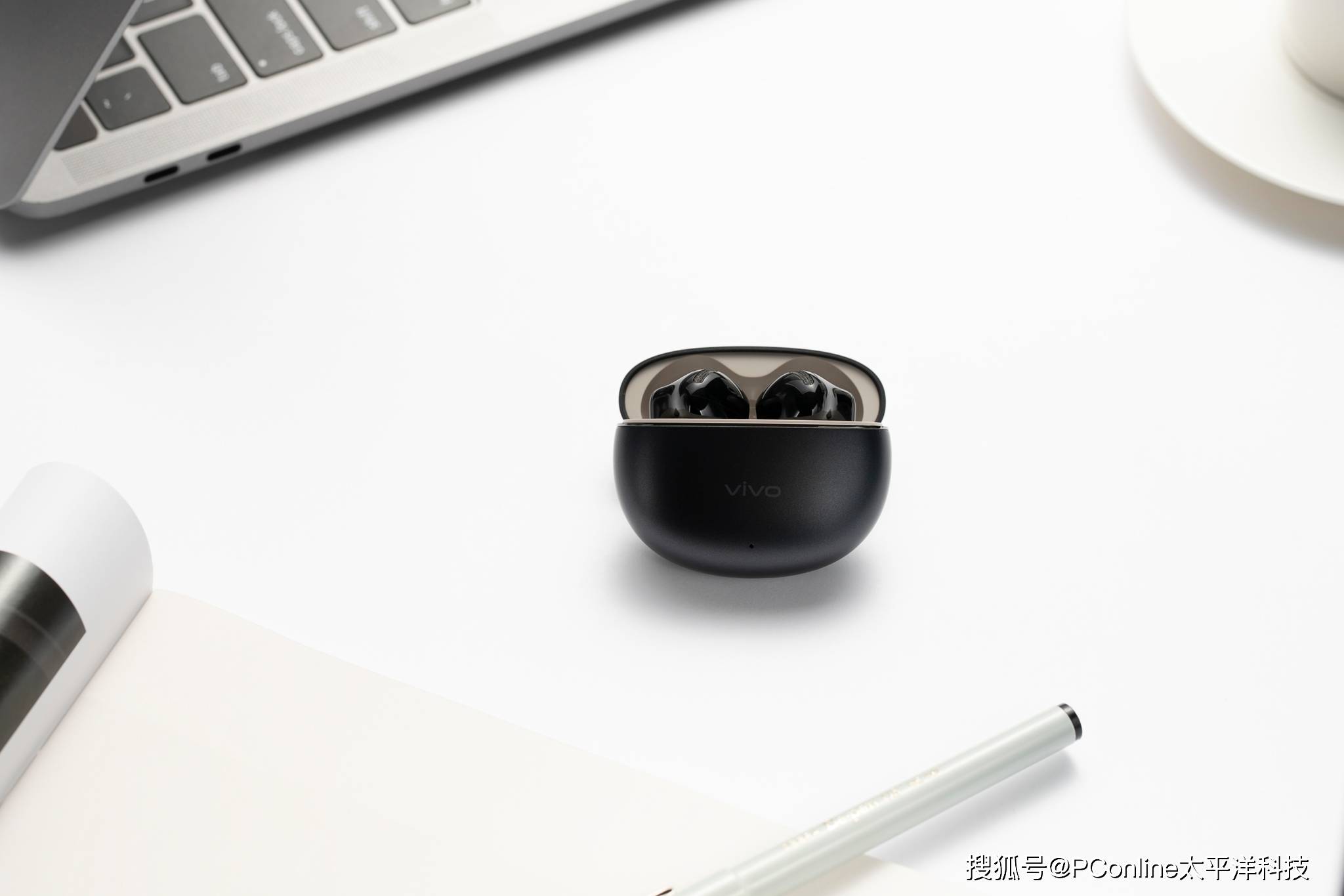 vivo TWS Air3 Pro星河黑图赏：半耳藏乾坤，深降噪如渊