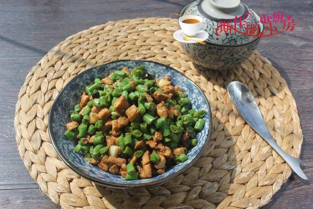 夏天这菜要使劲吃，一清热祛暑二健脾祛湿三增强免疫，鲜嫩营养足