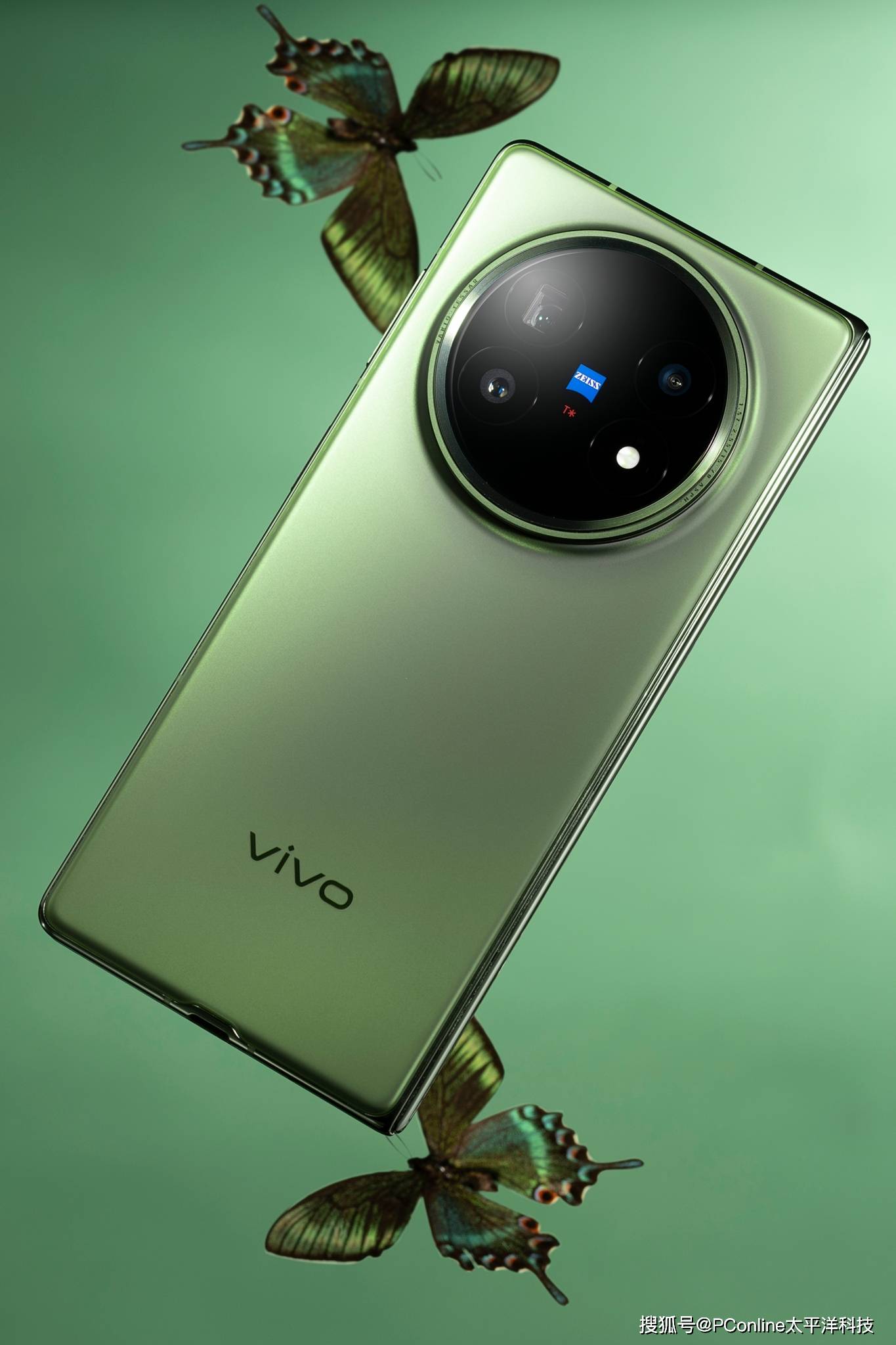 vivo X Fold5青松图赏：轻盈如松，薄似松风