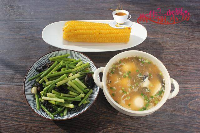 湖北40岁女子不婚无儿无女晒一人食，朋友圈走红，网友：活明白了