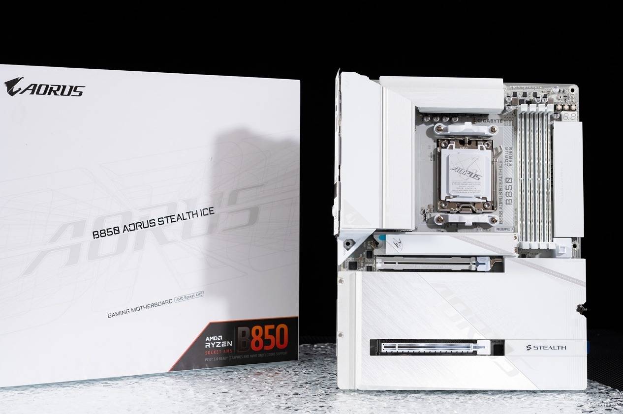 技嘉B850 AORUS STEALTH ICE背插主板评测：有颜有实力，锐龙9000的最美座驾
