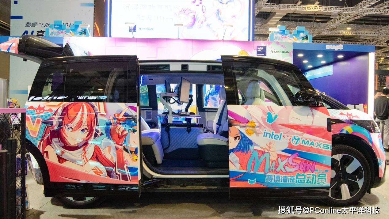 爱攻巴士团BW大冒险：电竞与二次元的破壁狂欢