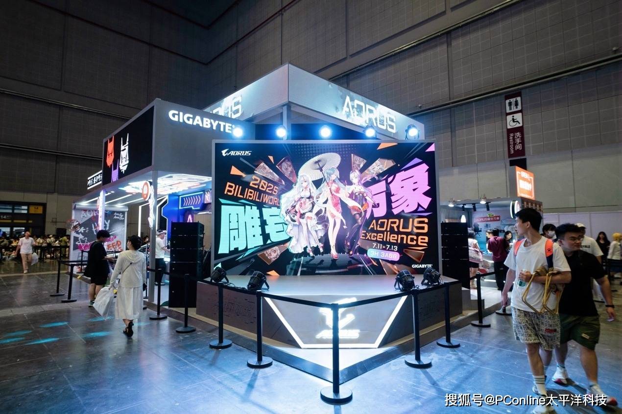 不止雕妹痛车！还有国风硬件！揭秘技嘉AORUS雕宅万象BW2025展台