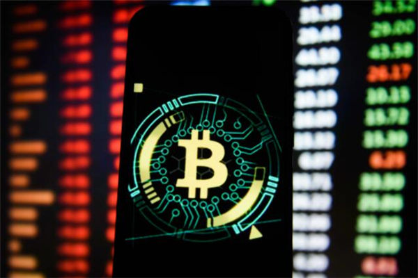 BTC跌破70000美元，市场波动激增
