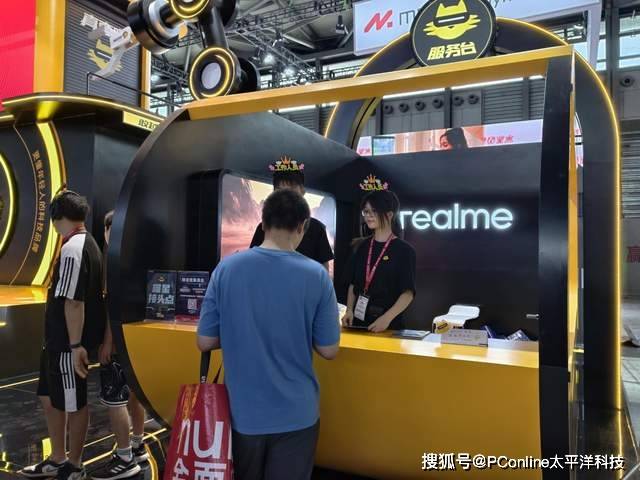 2025CJ现场直击！真我登陆骁龙主题馆：GT7 Pro系列旗舰亮相
