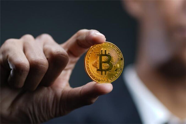 BTC跌破67000美元后回升，投资需谨慎