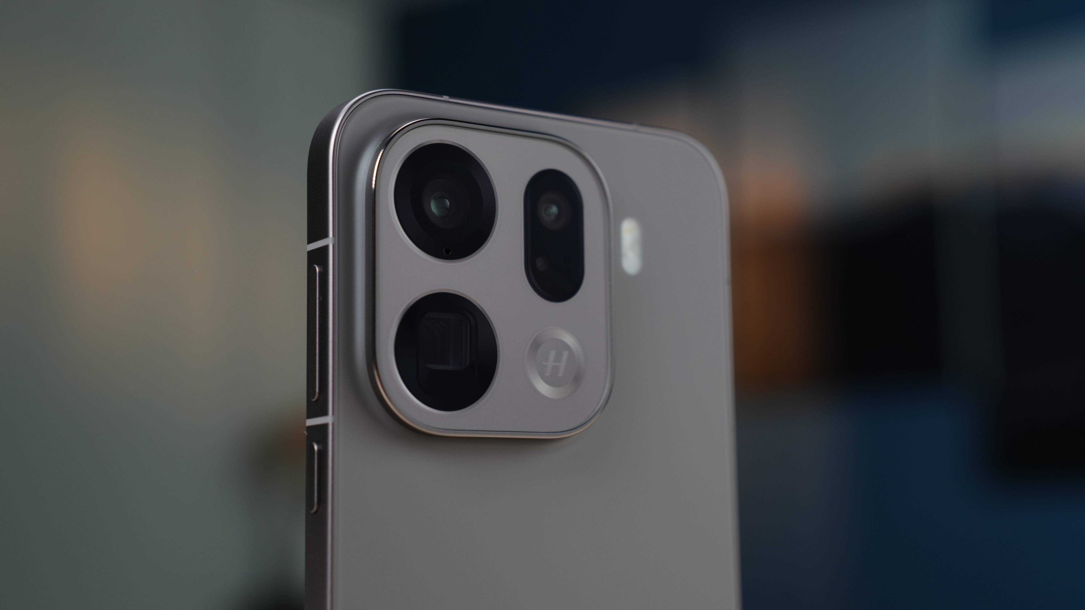 OPPO Find X9 Pro性能体验：天玑9500+潮汐引擎实现极致稳定性能