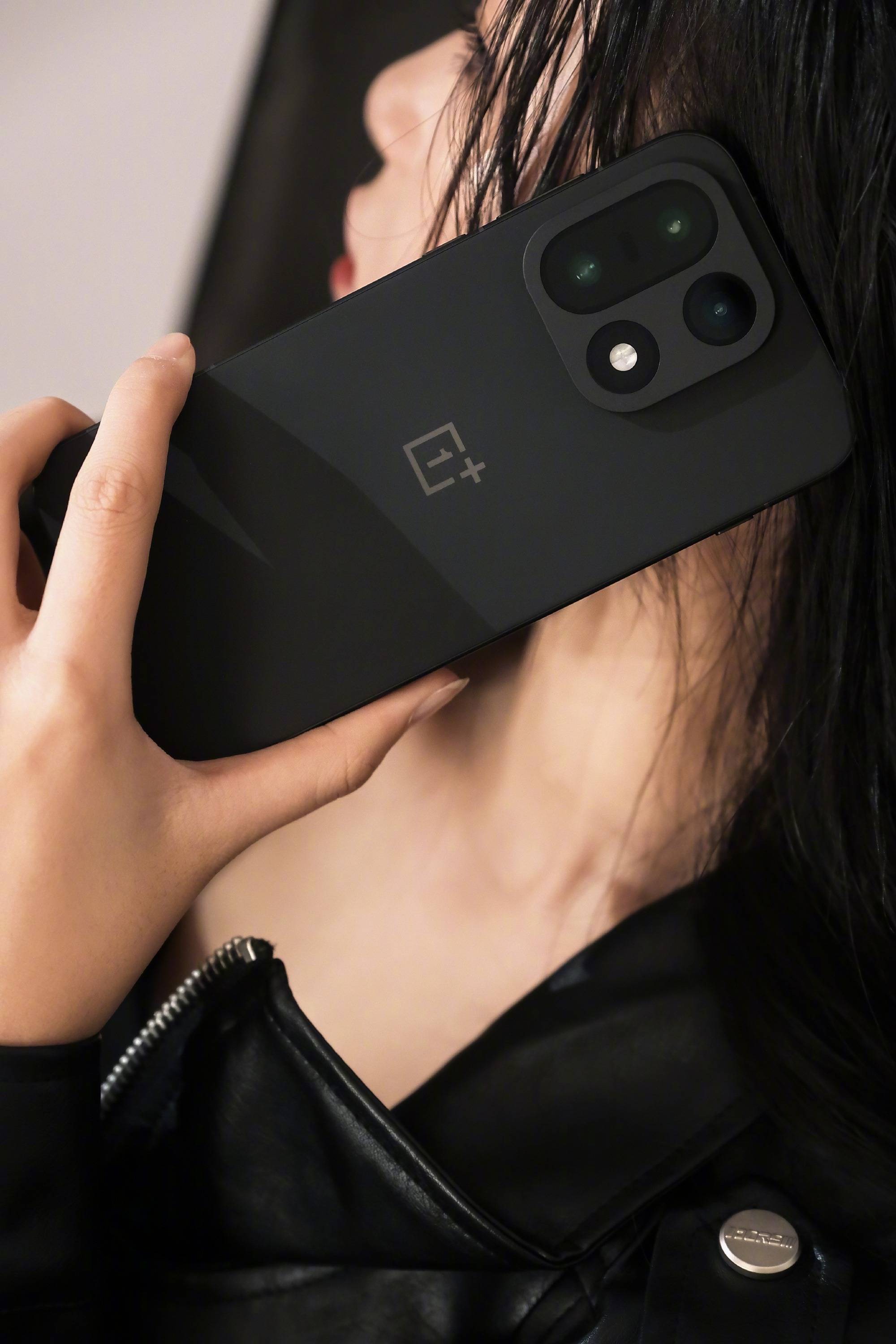 一加 15性能Ultra超旗舰3999元起!双 11 期间万元全家桶福利来袭