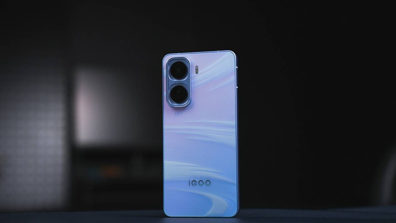 2K 144Hz超神标准版，iQOO Neo11 双十一电竞必选！