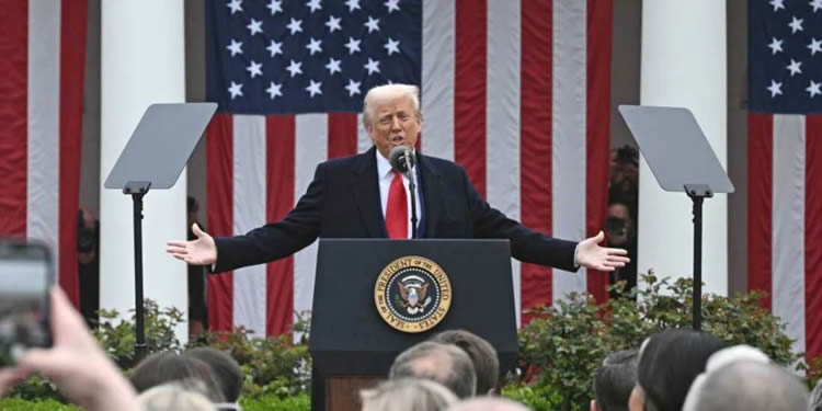 川普关税风暴！比特币暴跌，美股崩盘？