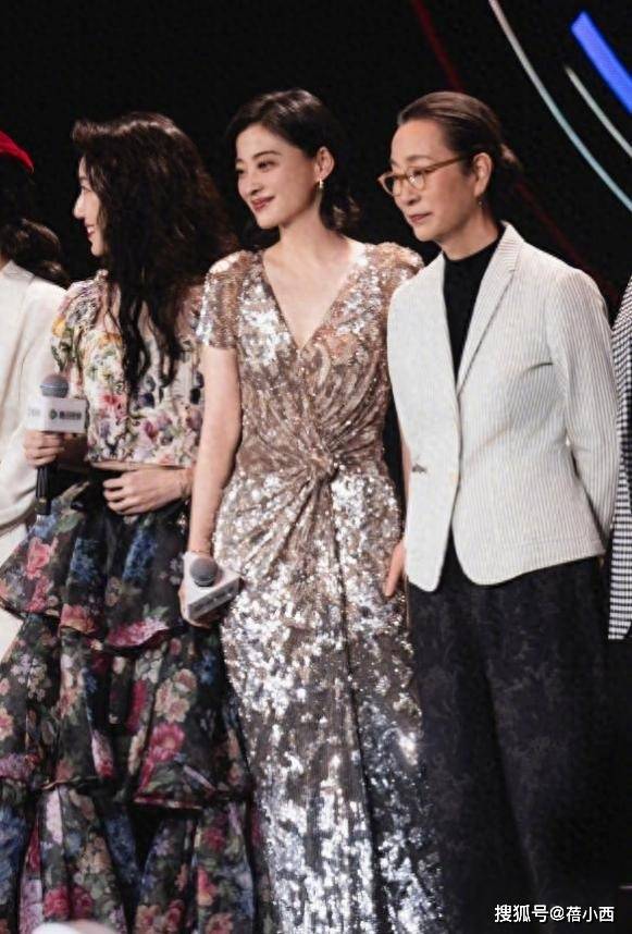 “梅婷”减肥成功后新剪了齐肩发，让50岁的她美得如此惊艳、优雅