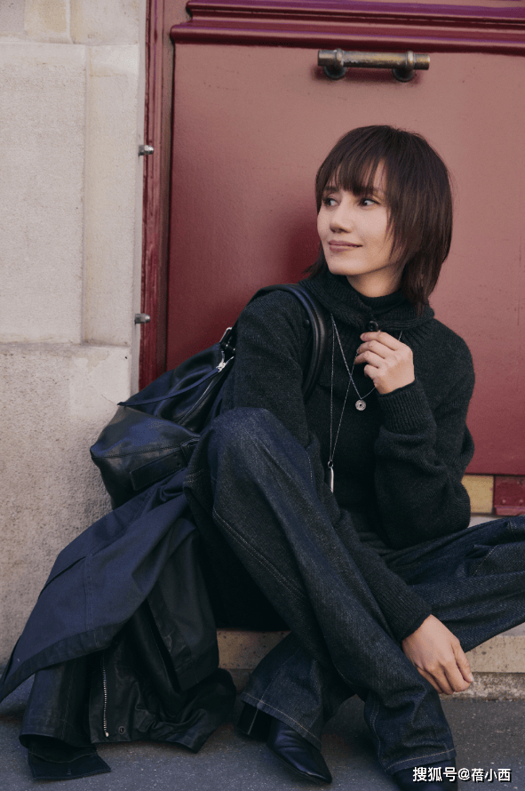 有一种高级感叫“袁泉”穿毛衣，配牛仔裤气质无敌了，美到骨子里