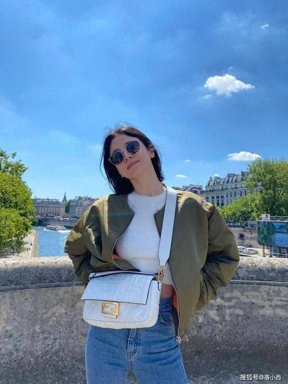 看了宋慧乔的穿搭，我悟了：短外套不配打底裤、高跟鞋，才更时髦