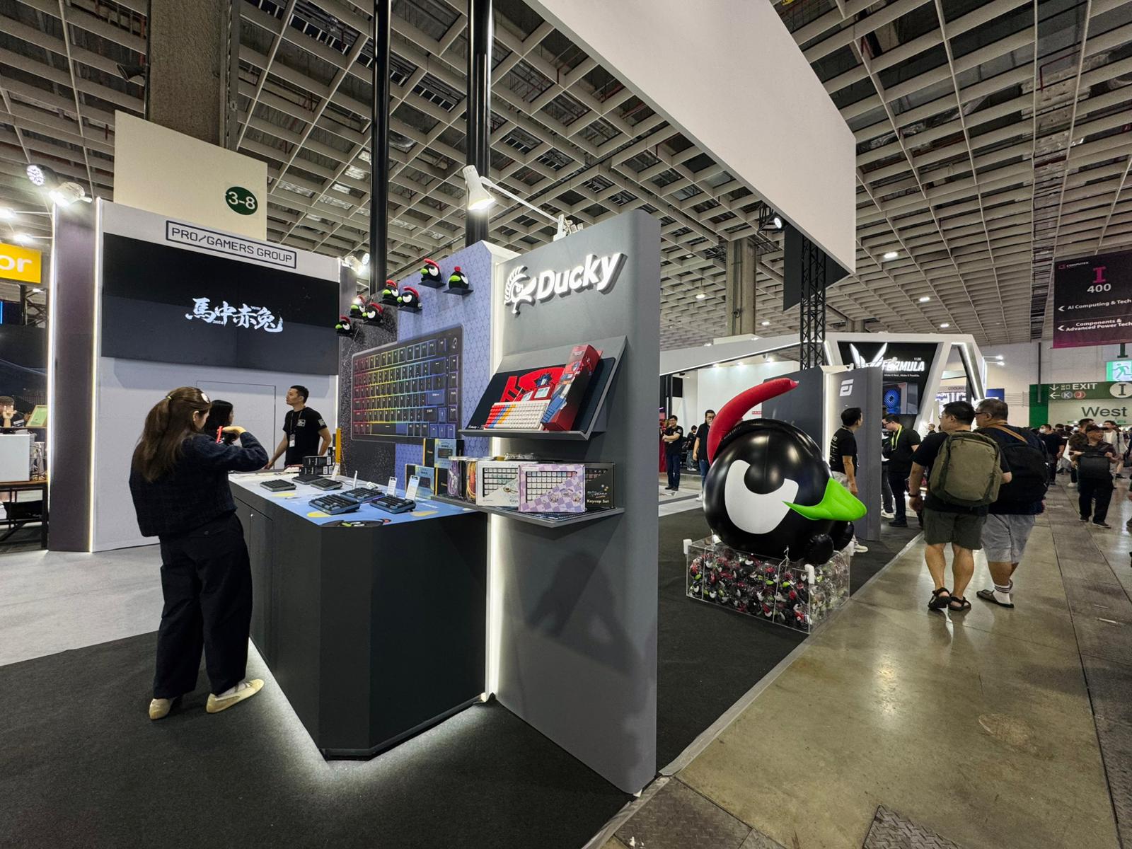 Ducky 展出平价磁轴键盘 OK-HE 系列与 2026 马年生肖限定版键盘