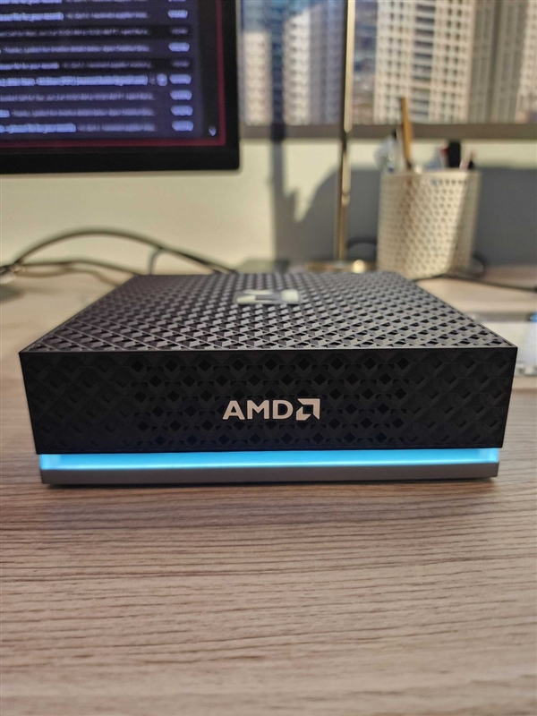2.7万元！AMD锐龙AI Halo上市：挑战NVIDIA DGX Spark